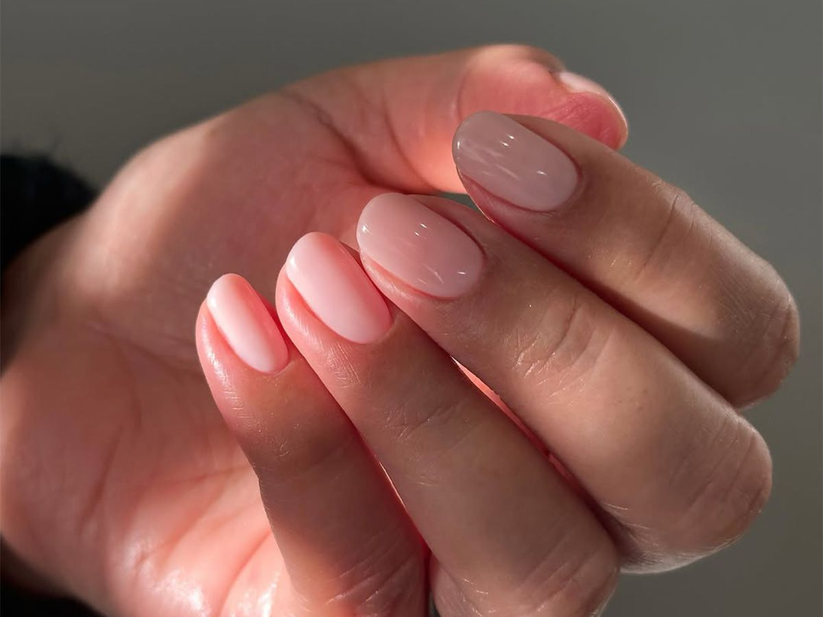 Manicura rosa suave